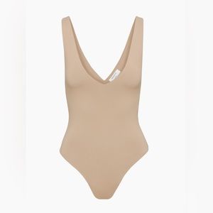 Aritzia Contour V-Neck Bodysuit in Clay size small